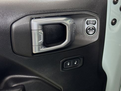 Used 2024 Jeep Wrangler Unlimited w/ Convenience Group image 19