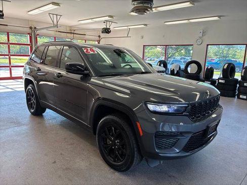 Certified 2024 Jeep Grand Cherokee Altitude AWD/4WD image 1