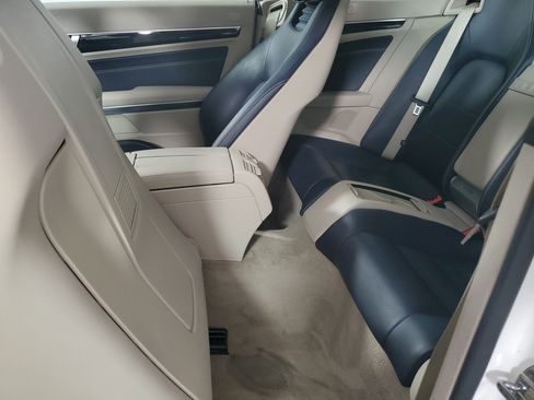 Used 2015 Mercedes-Benz E 550 Cabriolet image 15