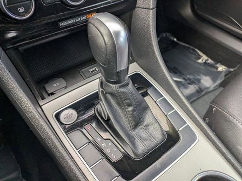 Used 2022 Volkswagen Passat 2.0T SE image 12