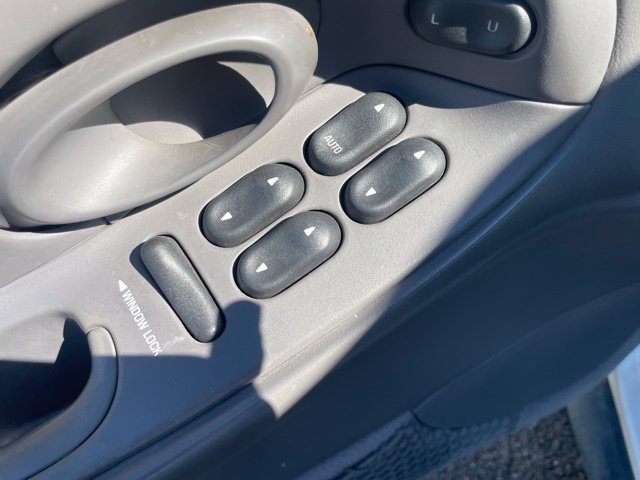 Used 1998 Ford Taurus SE FWD image 12