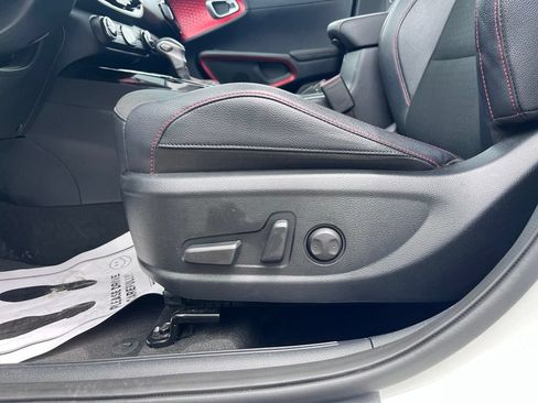 Used 2023 Kia Soul GT-Line w/ GT-Line Technology Package FWD image 9