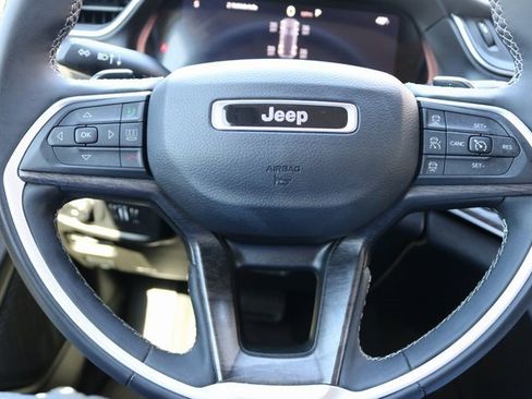 Used 2024 Jeep Grand Cherokee Limited image 21