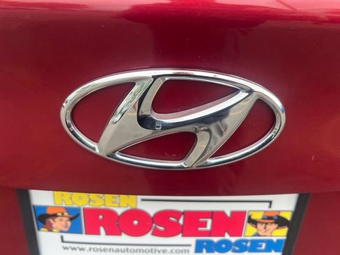 Used 2016 Hyundai Elantra SE FWD image 29