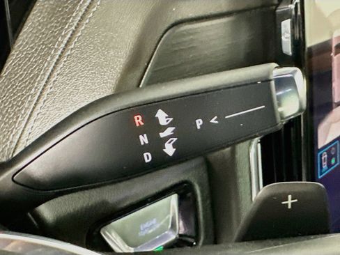 Used 2025 GMC Yukon XL Denali AWD/4WD image 18
