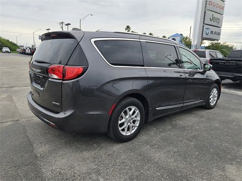 Used 2020 Chrysler Pacifica Limited image 12