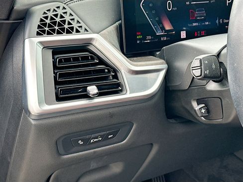 Used 2024 BMW X5 sDrive40i w/ Parking Assistance Package image 10