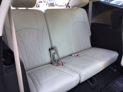 Used 2024 Buick Enclave Avenir image 29