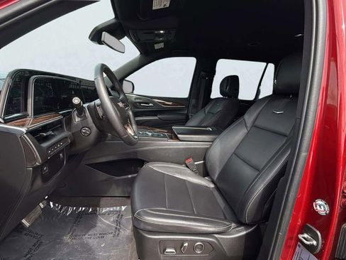 Used 2022 Cadillac Escalade Luxury w/ LPO, Illumination Package AWD/4WD image 12