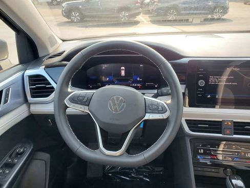 New 2025 Volkswagen Taos SE image 12