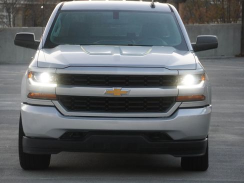 Used 2018 Chevrolet Silverado 1500 Custom w/ Custom Convenience Package image 27