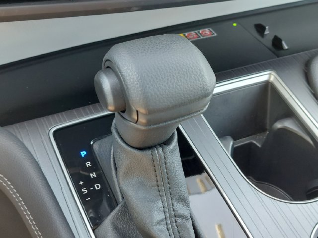Used 2025 Toyota Sienna LE FWD image 35