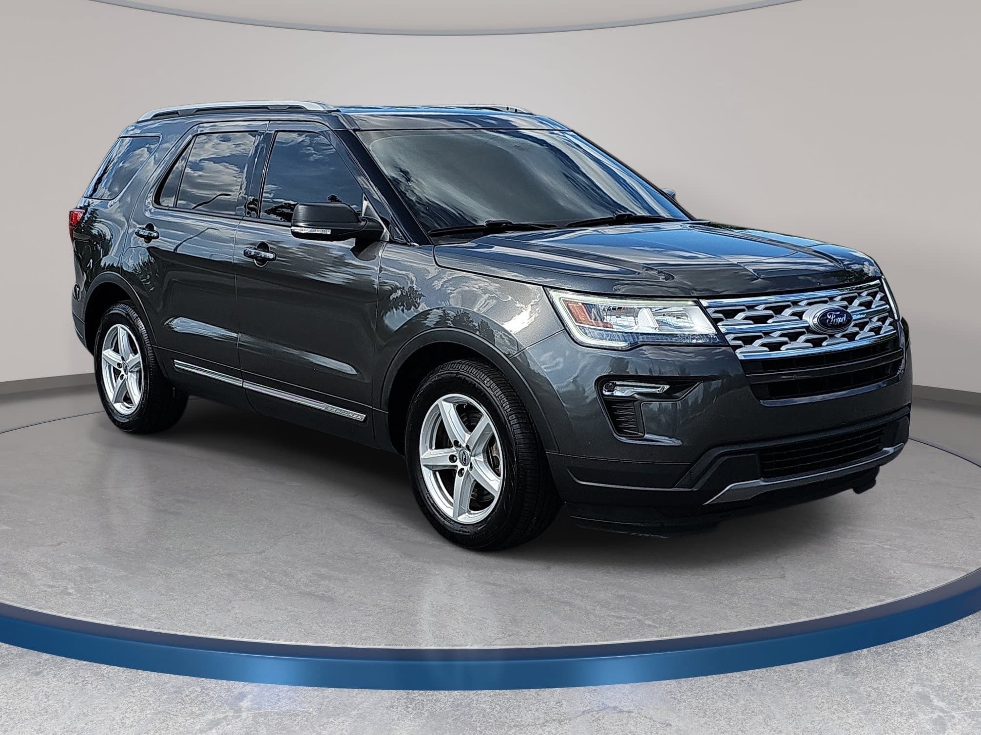Used 2019 Ford Explorer XLT w/ Equipment Group 201A FWD image 3