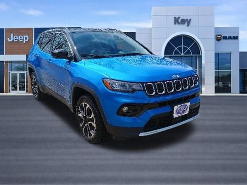 Used 2024 Jeep Compass Limited w/ Sun and Sound Group AWD/4WD image 8