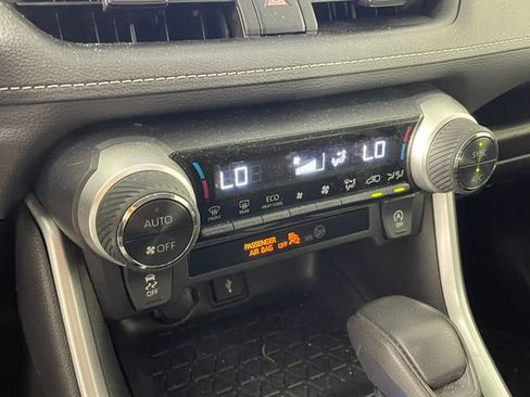 Used 2022 Toyota RAV4 XLE AWD/4WD image 8
