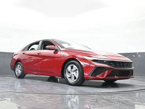 Used 2024 Hyundai Elantra SE image 55