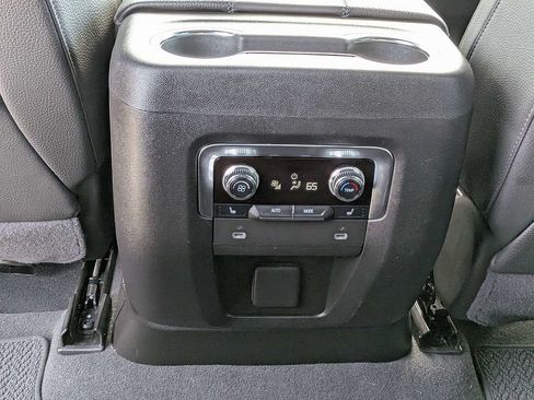 Used 2024 GMC Yukon Denali AWD/4WD image 15