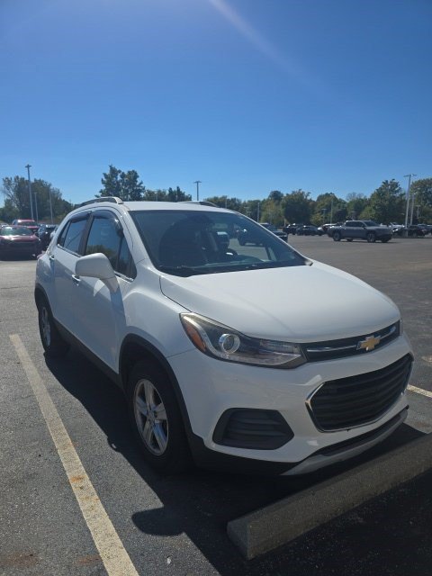 Used 2018 Chevrolet Trax LT w/ LT Convenience Package AWD/4WD image 2