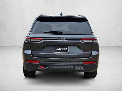 Used 2022 Jeep Grand Cherokee Trailhawk AWD/4WD image 6