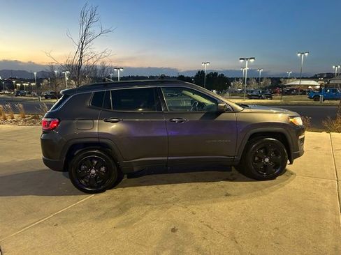 Used 2020 Jeep Compass Latitude w/ Cold Weather Group AWD/4WD image 10
