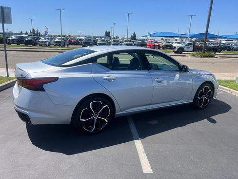 Used 2025 Nissan Altima 2.5 SR FWD image 16