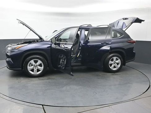 Used 2024 Toyota Highlander LE image 52