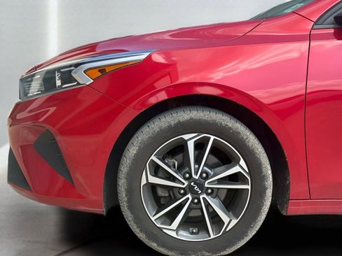 Used 2023 Kia Forte LXS w/ LXS Technology Package FWD image 7
