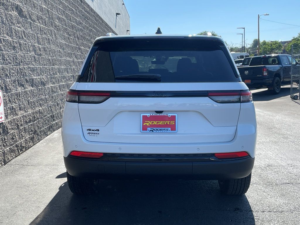 Certified 2025 Jeep Grand Cherokee Altitude AWD/4WD image 7