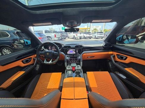 Used 2022 Lamborghini Urus AWD/4WD image 18