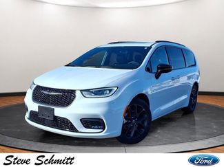 Used 2025 Chrysler Pacifica Limited video 1