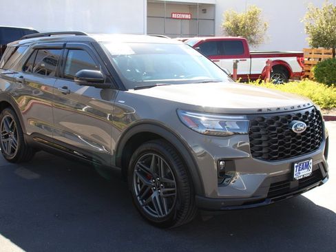 Certified 2026 Ford Explorer ST-Line w/ ST-Line Street Pack RWD image 11