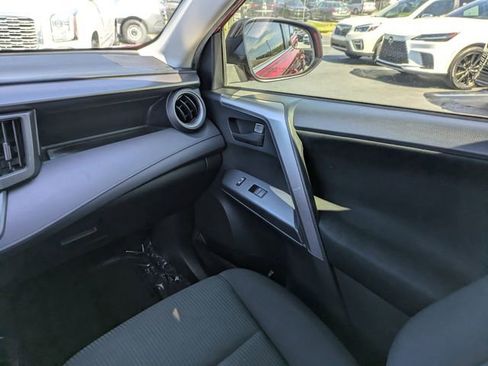Used 2017 Toyota RAV4 LE FWD image 18