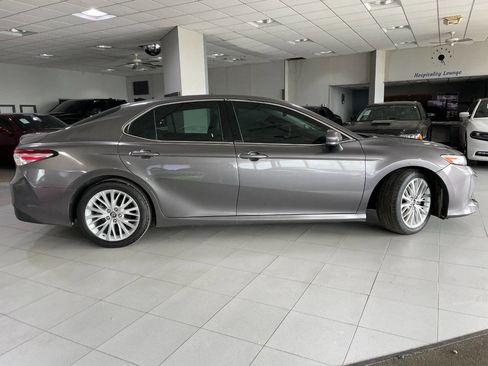 Used 2018 Toyota Camry XLE image 8