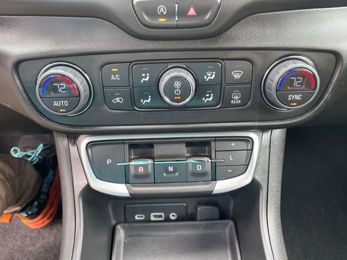 Used 2022 GMC Terrain SLE w/ Driver Convenience Package image 20