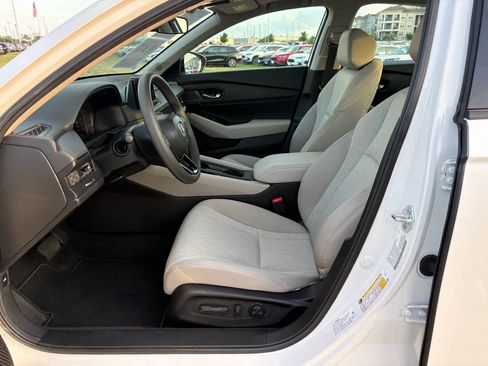 Used 2025 Honda Accord SE image 10