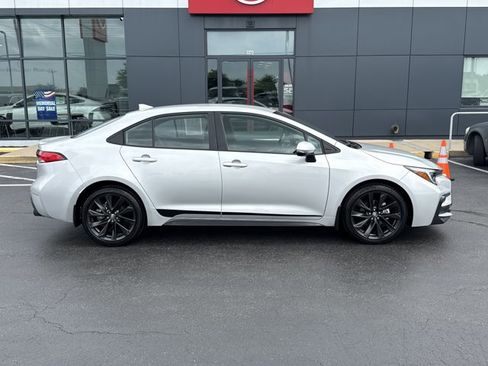 Used 2025 Toyota Corolla SE FWD image 2