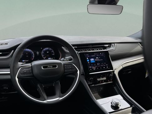 New 2025 Jeep Grand Cherokee Altitude image 27