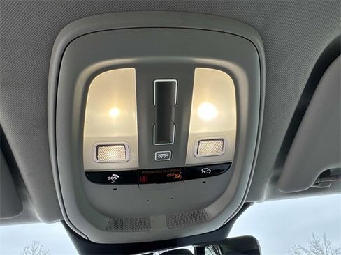 Used 2024 Volvo XC60 B5 Core image 18