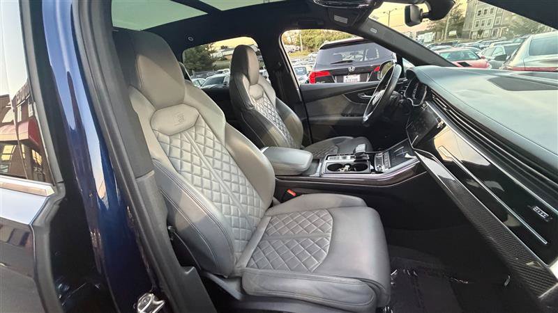 Used 2021 Audi SQ7 Premium Plus w/ Driver Assistance Package AWD/4WD image 9
