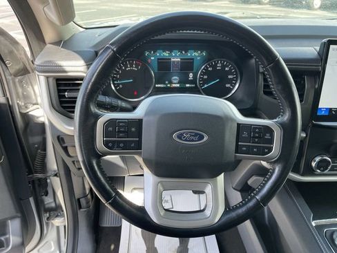 Used 2022 Ford Expedition XLT image 14