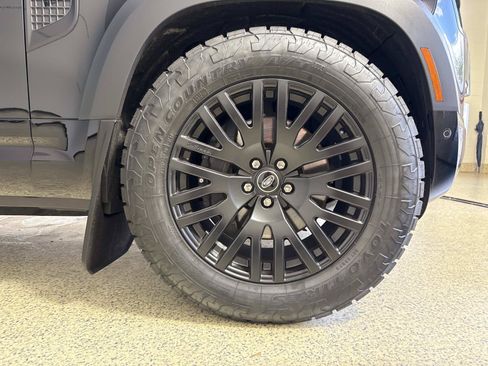 Used 2023 Land Rover Defender 110 SE AWD/4WD image 9