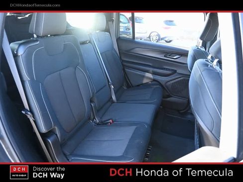 Used 2024 Jeep Grand Cherokee L Laredo image 18