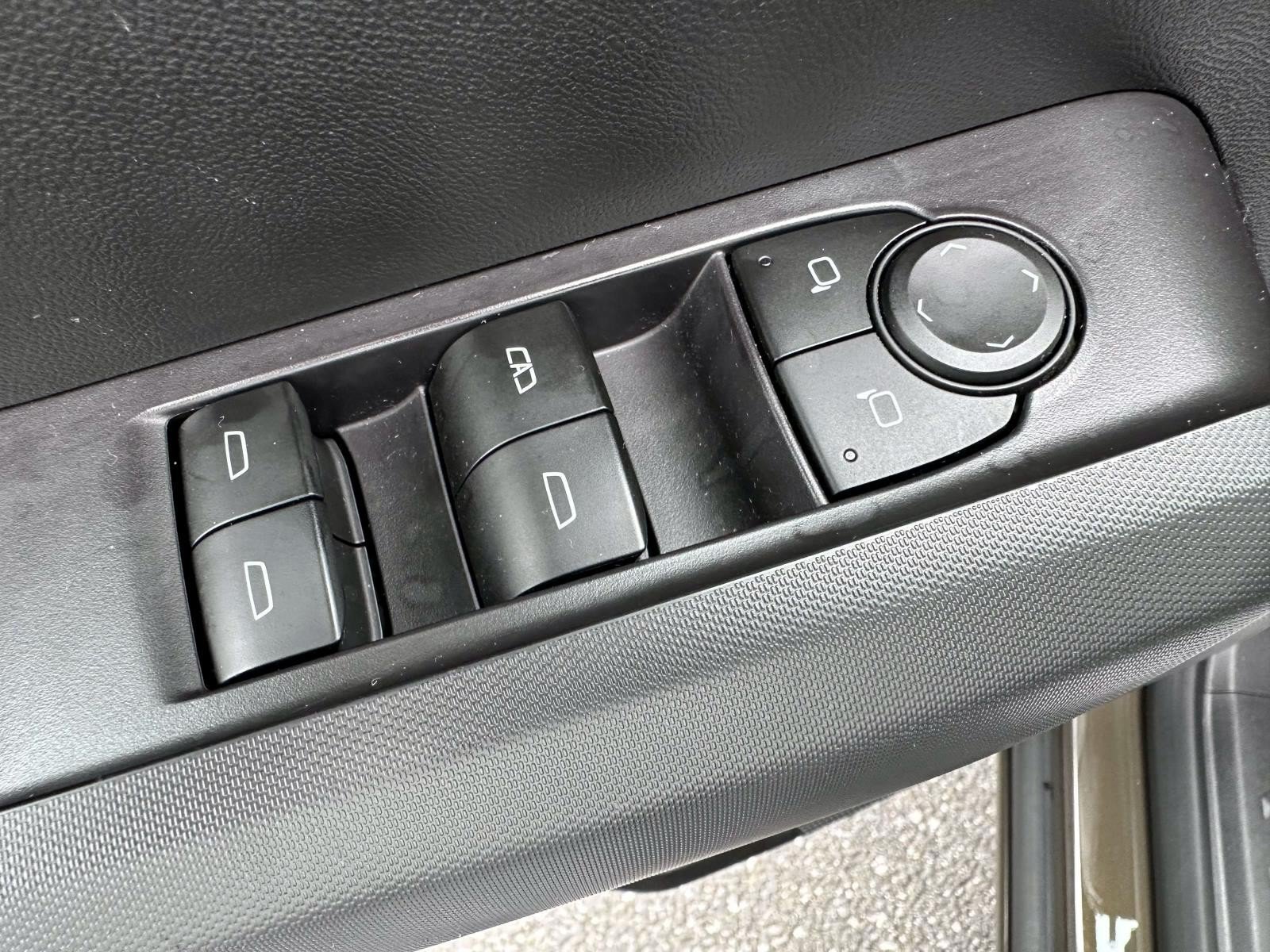 Used 2023 Chevrolet Colorado LT RWD image 9