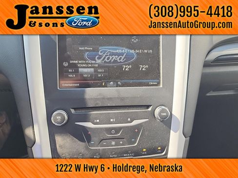 Used 2015 Ford Fusion SE image 25