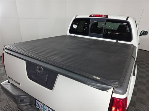Used 2018 Nissan Frontier SV image 11