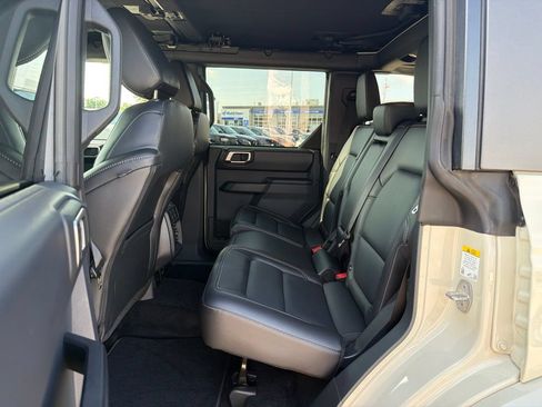 Used 2025 Ford Bronco Outer Banks AWD/4WD image 19