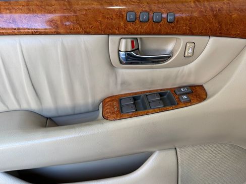Used 2005 Lexus LS 430 RWD image 12
