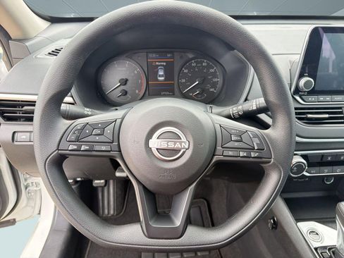 Used 2025 Nissan Altima 2.5 S FWD image 17