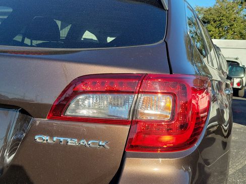 Used 2019 Subaru Outback 2.5i Touring image 10