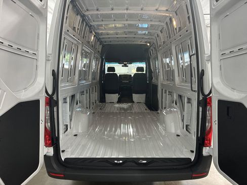 New 2025 Mercedes-Benz Sprinter 2500 image 7